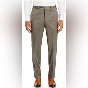The Men’s Store Bloomingdale’s Size 40 NWT
Regular Fit Dress Pants Taupe